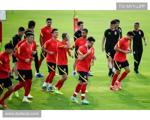 上海足球队在邀请赛中的默契配合与战术执行分析