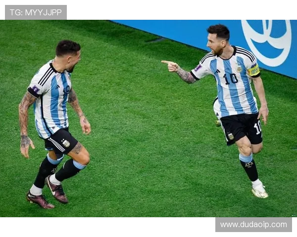 不同足球明星的过人技巧与风格解析让你领略足球魅力的多样性与精彩瞬间