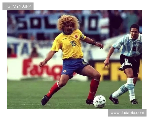 个性发型与足球梦想交织的女孩们展现青春活力与无限可能