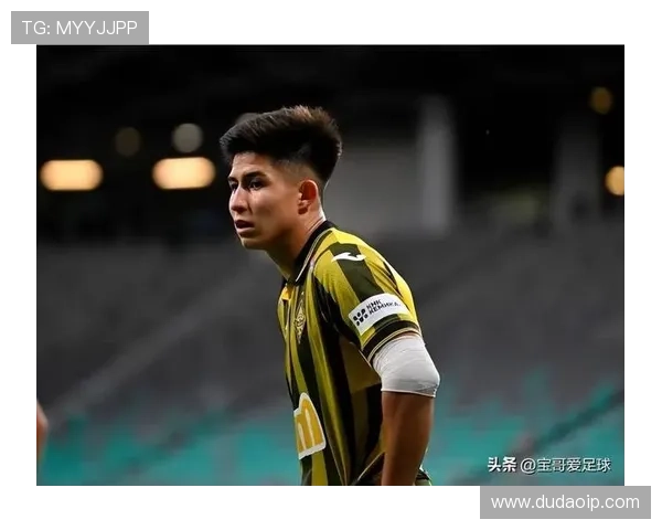 世青赛多明戈斯展现足球才华成新一代明星球员的崛起之路