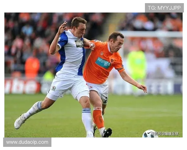 传奇足球明星布莱克的辉煌瞬间与精彩图片回顾