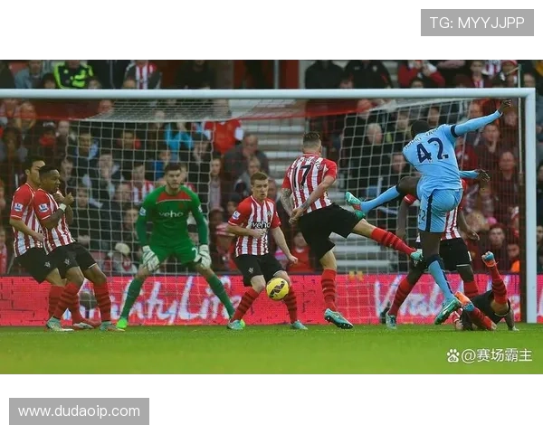 伤病困扰下的足球明星们如何重返巅峰与球迷分享他们的奋斗故事