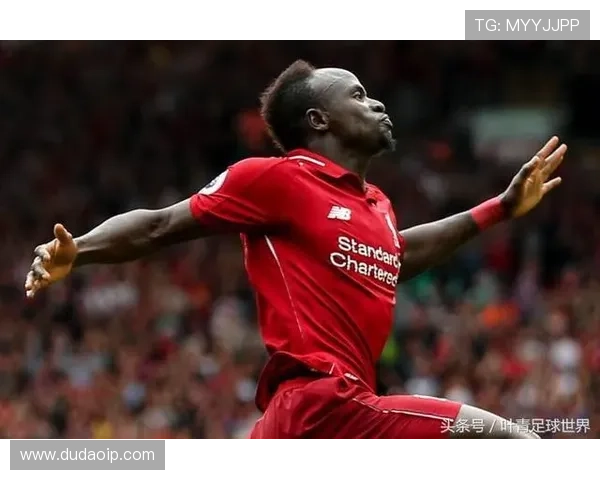 从贫困到辉煌足球明星背后的艰辛故事与奋斗历程