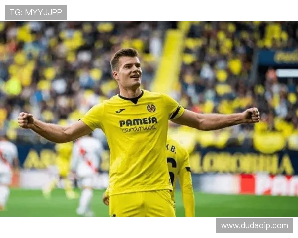 从草根到巨星足球明星背后的奋斗与坚持故事